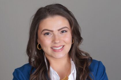 Former 911 Dispatcher's Side Hustle Earns Over $4k a Month