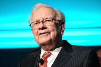 Warren Buffett's Advice Goes Viral As Stocks Fall on Tariffs