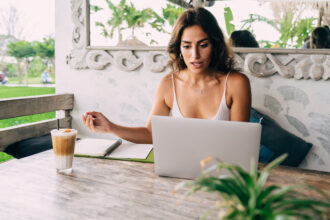 44 Flexible Ways to Make Extra Money Online and Offline