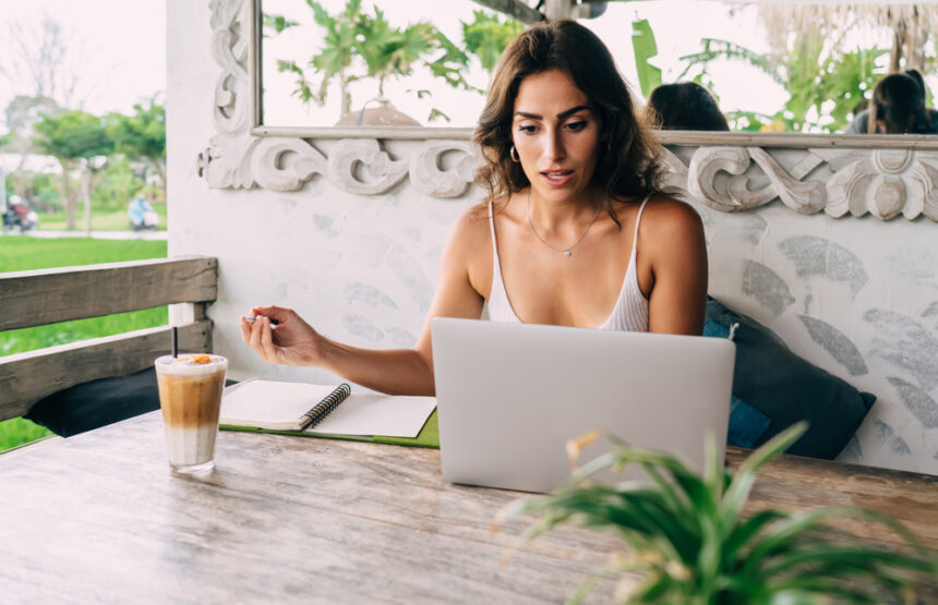 44 Flexible Ways to Make Extra Money Online and Offline