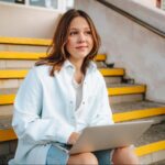 13 Jobs Without College or AI: Salaries Can Start at $70k+