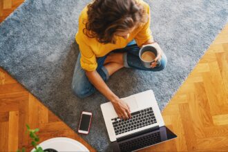 Workers Over 40 Are Turning to Side Hustles — Here's Why