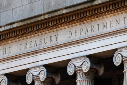 Survey: Experts Predict 10-Year Treasury Yield To Dip Lower Over Next Year Despite Trump Tariff Threats