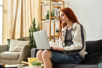 7 Remote Facebook Jobs and Money-Making Opportunities