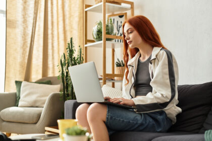 7 Remote Facebook Jobs and Money-Making Opportunities