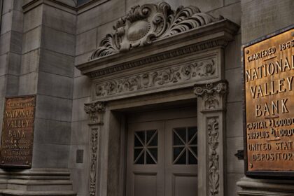 Thrifts Vs. Banks: What's the Difference?