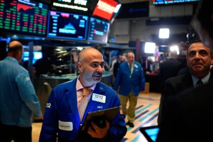 The Fed Is Lowering Interest Rates, Is It Safe To Buy Bonds?