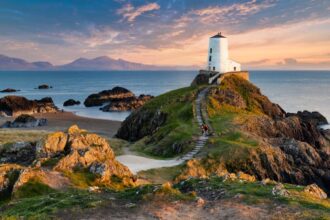 Tŵr Mawr lighthouse (meaning "great tower" in Welsh), on Ynys Llanddwyn on Anglesey, Wales, marks the western entrance to the Menai Strait.